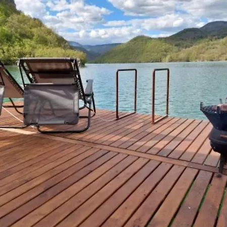 Floating Apartmens Perucacki Raj Apartment Radenovici