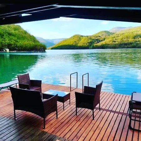 Floating Apartmens Perucacki Raj דירה